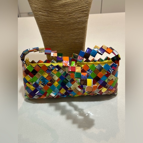 VIBRANT colourful Mexican artisan candy wrapper foil handbag with zipper closure - Picture 7 of 16